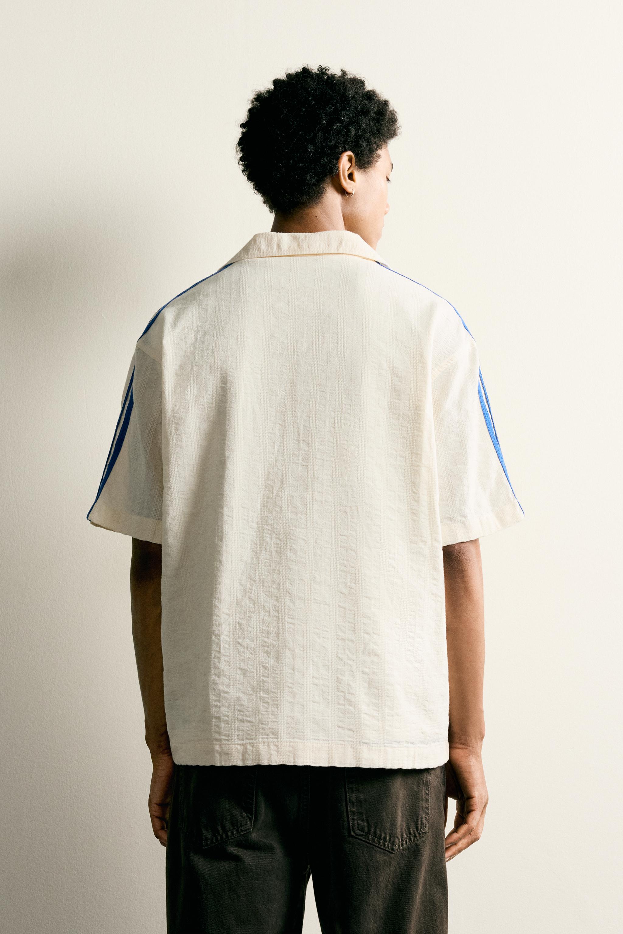 CHEMISE À BANDES AVEC BRODERIE EN CONTRASTE